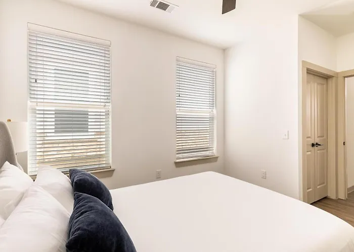Landing Modern 1bd Yoga Gym Apartment *