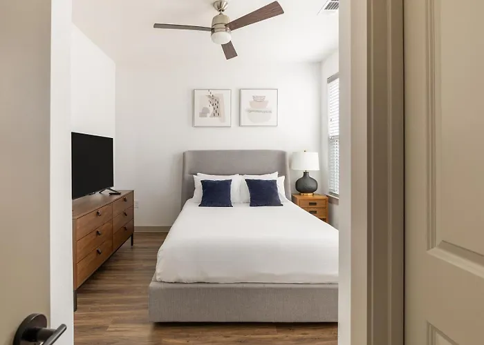 Landing Modern 1bd Yoga Gym * Fort Worth