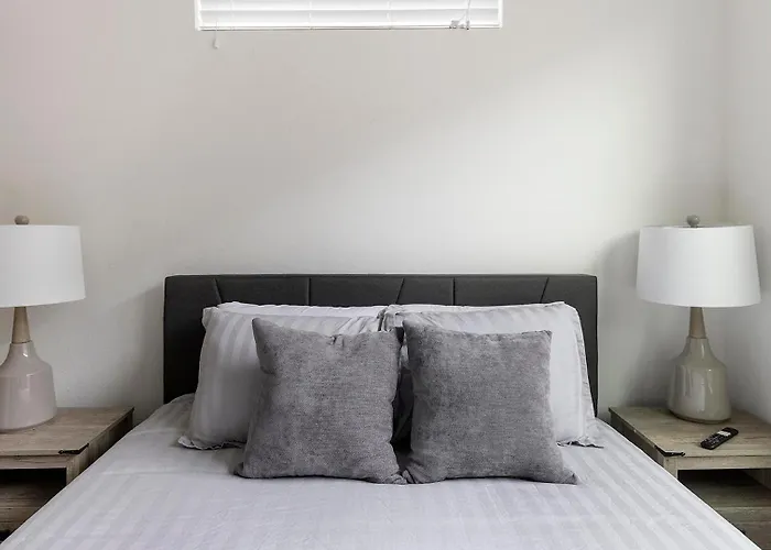 Landing Modern 1bd Yoga Gym